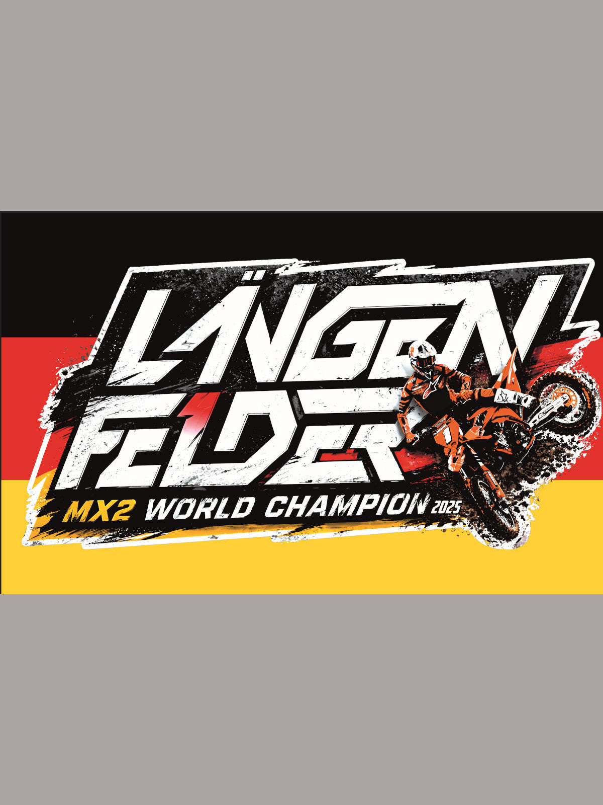 SL27 Champion Fahne mit Simon Längenfelder auf KTM-Motocross-Bike, Startnummer 1, Deutschlandfarben und Schriftzug MX2 World Champion 2025